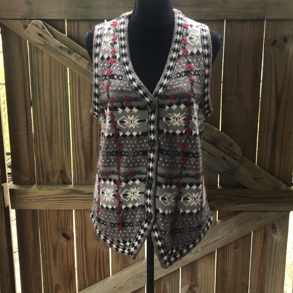 Victoria Jones Gray Red Poinsettias Christmas Holiday Sleeveless Cardigan Vest